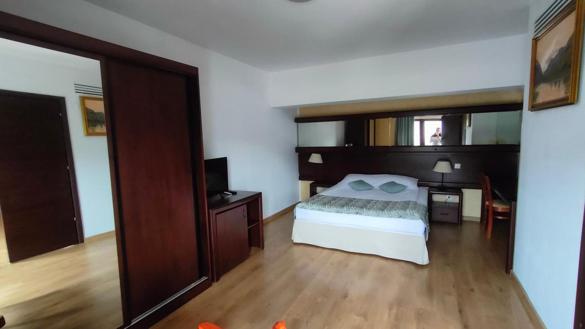 Hotel Valea Cu Pesti Căpăţîneni-Ungureni Εξωτερικό φωτογραφία
